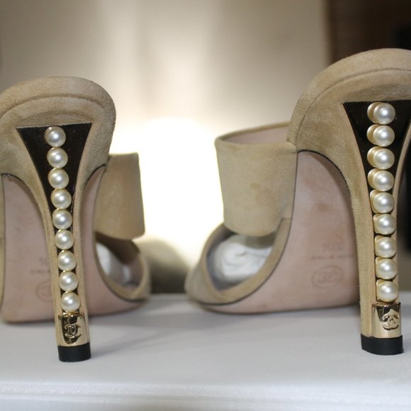 CHANEL Beige Gold Pearl Heel - Picture 6 of 11